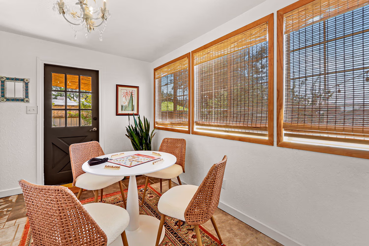 https://upcdn.io/W23MTH6/image/uploads/2025/07/21/4jdcVRBJ48-37-web-or-mls-IMG_7508.jpg?f=avif&w=900&h=500&fit=cover&quality=60