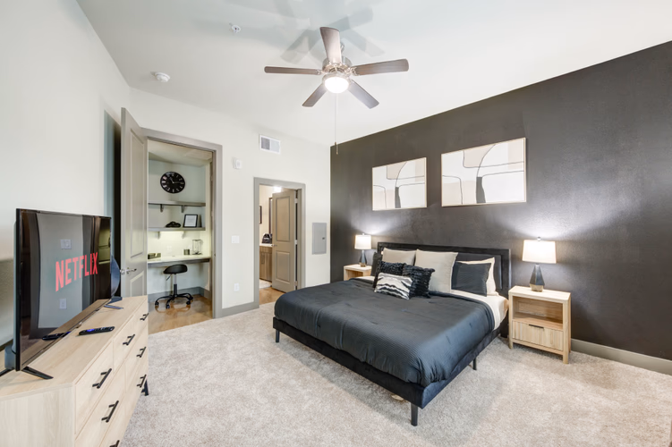 https://upcdn.io/W23MTH6/image/uploads/2025/07/22/4jdaUrPyBr-bedroom%20Netflix%20use%201.jpg?f=avif&w=900&h=500&fit=cover&quality=60