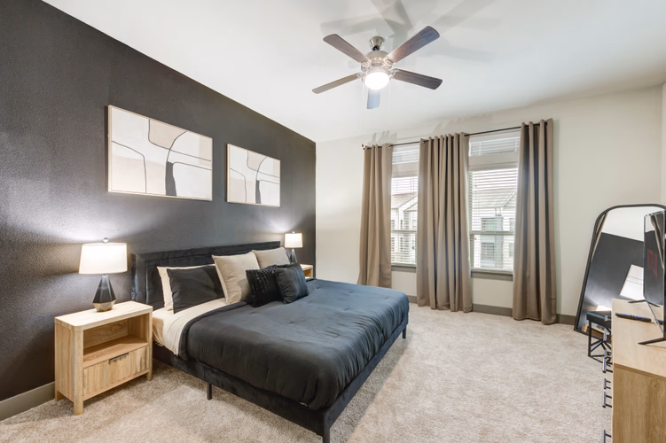 https://upcdn.io/W23MTH6/image/uploads/2025/07/22/4jdaUrUg73-bedroom%201.jpg?f=avif&w=900&h=500&fit=cover&quality=60