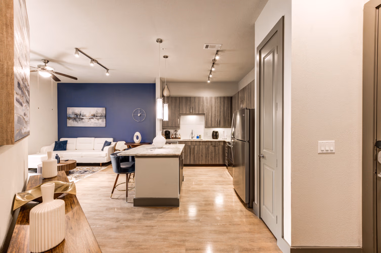 https://upcdn.io/W23MTH6/image/uploads/2025/07/22/4jdaC1T2Fr-hallway.jpg?f=avif&w=900&h=500&fit=cover&quality=60