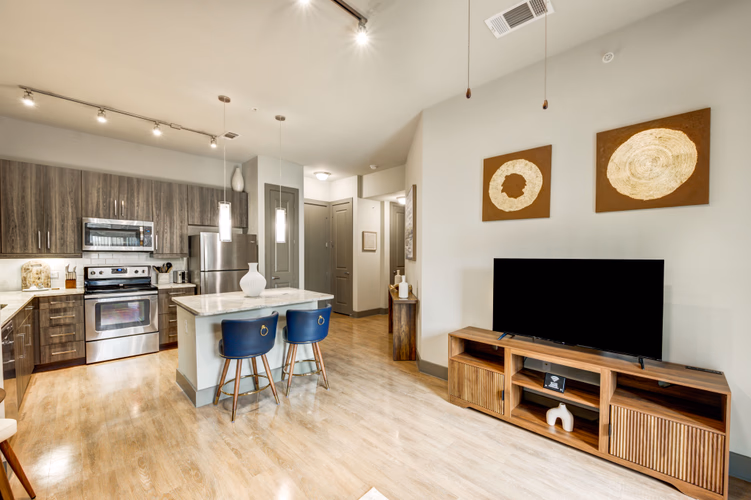 https://upcdn.io/W23MTH6/image/uploads/2025/07/22/4jdaC1Z124-living%20tv%20shot.jpg?f=avif&w=900&h=500&fit=cover&quality=60