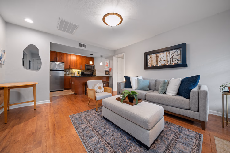 https://upcdn.io/W23MTH6/image/uploads/2025/07/22/4jdUtyBxKt-017_interior_-_2344_483.jpg?f=avif&w=900&h=500&fit=cover&quality=60