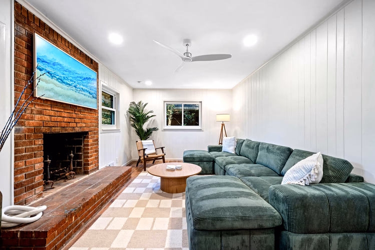 https://upcdn.io/W23MTH6/image/uploads/2025/07/23/4jdTsVJMBX-27-web-or-mls-DSC00072.jpg?f=avif&w=900&h=500&fit=cover&quality=60