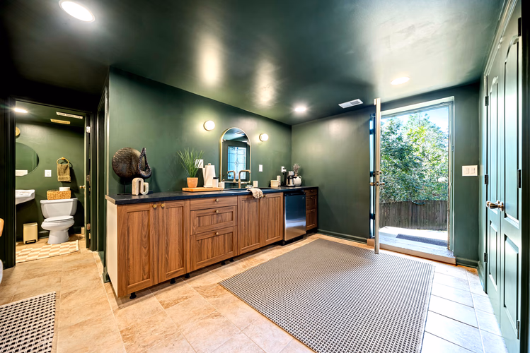https://upcdn.io/W23MTH6/image/uploads/2025/07/23/4jdTsVJFLS-30-web-or-mls-DSC00084.jpg?f=avif&w=900&h=500&fit=cover&quality=60