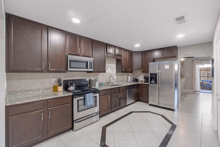 https://upcdn.io/W23MTH6/image/uploads/2025/07/23/4jdNwFsQ7d-Kitchen%201.jpg?f=avif&w=900&h=500&fit=cover&quality=60