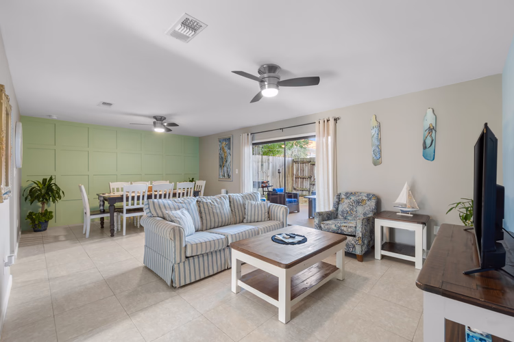 https://upcdn.io/W23MTH6/image/uploads/2025/07/23/4jdNwFvZLM-Living%20Rm%201.jpg?f=avif&w=900&h=500&fit=cover&quality=60