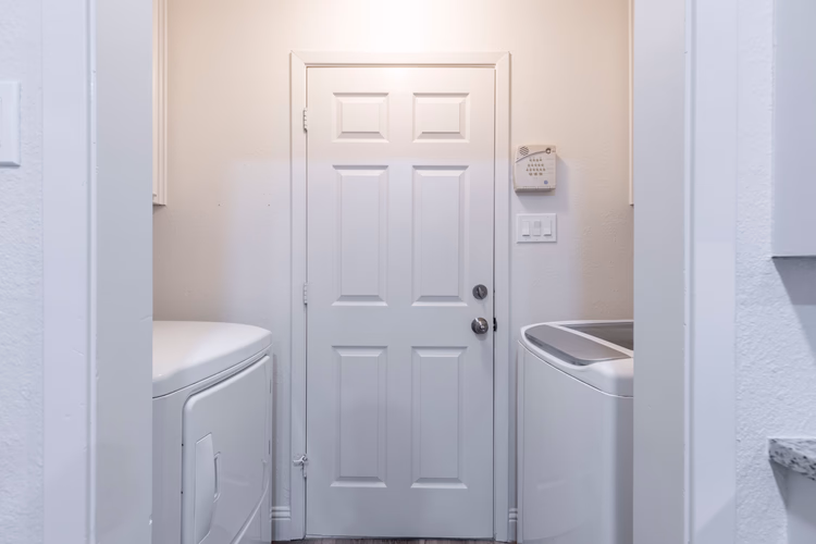 https://upcdn.io/W23MTH6/image/uploads/2025/07/23/4jdMC99bEX-Full%20size%20washer%20and%20dryer.jpg?f=avif&w=900&h=500&fit=cover&quality=60
