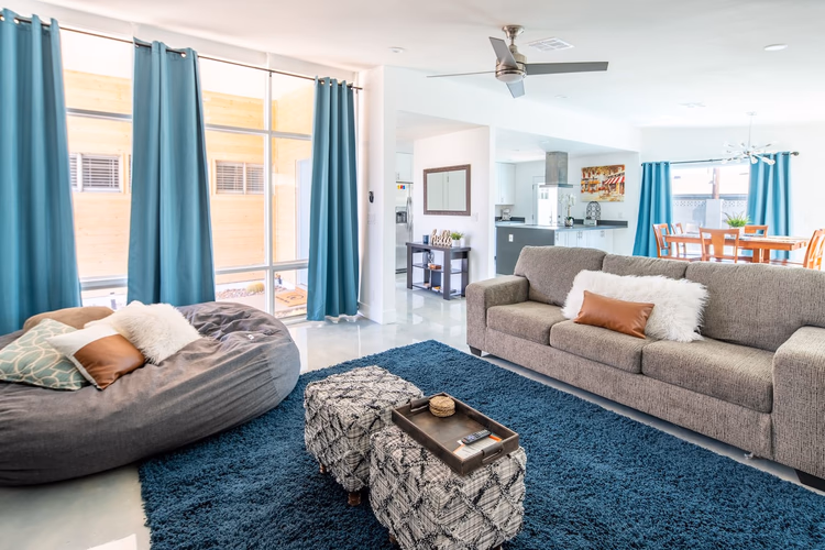 https://upcdn.io/W23MTH6/image/uploads/2025/07/27/4jcwMKfQ6y-LivingRoom.jpg?f=avif&w=900&h=500&fit=cover&quality=60