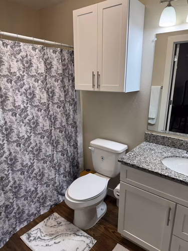https://upcdn.io/W23MTH6/image/uploads/2025/07/28/4jci56uJJN-bathroom2.avif?f=avif&w=900&h=500&fit=cover&quality=60
