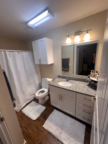 https://upcdn.io/W23MTH6/image/uploads/2025/07/28/4jci573fHs-bathroom1.jpeg?f=avif&w=900&h=500&fit=cover&quality=60