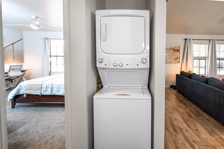 https://upcdn.io/W23MTH6/image/uploads/2025/07/27/4jcpKHgNFm-Air%20BnB%20(7).jpg?f=avif&w=900&h=500&fit=cover&quality=60