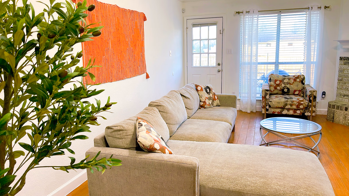 SpringMeadow_Charming Home w King Bed | Pets Friendly