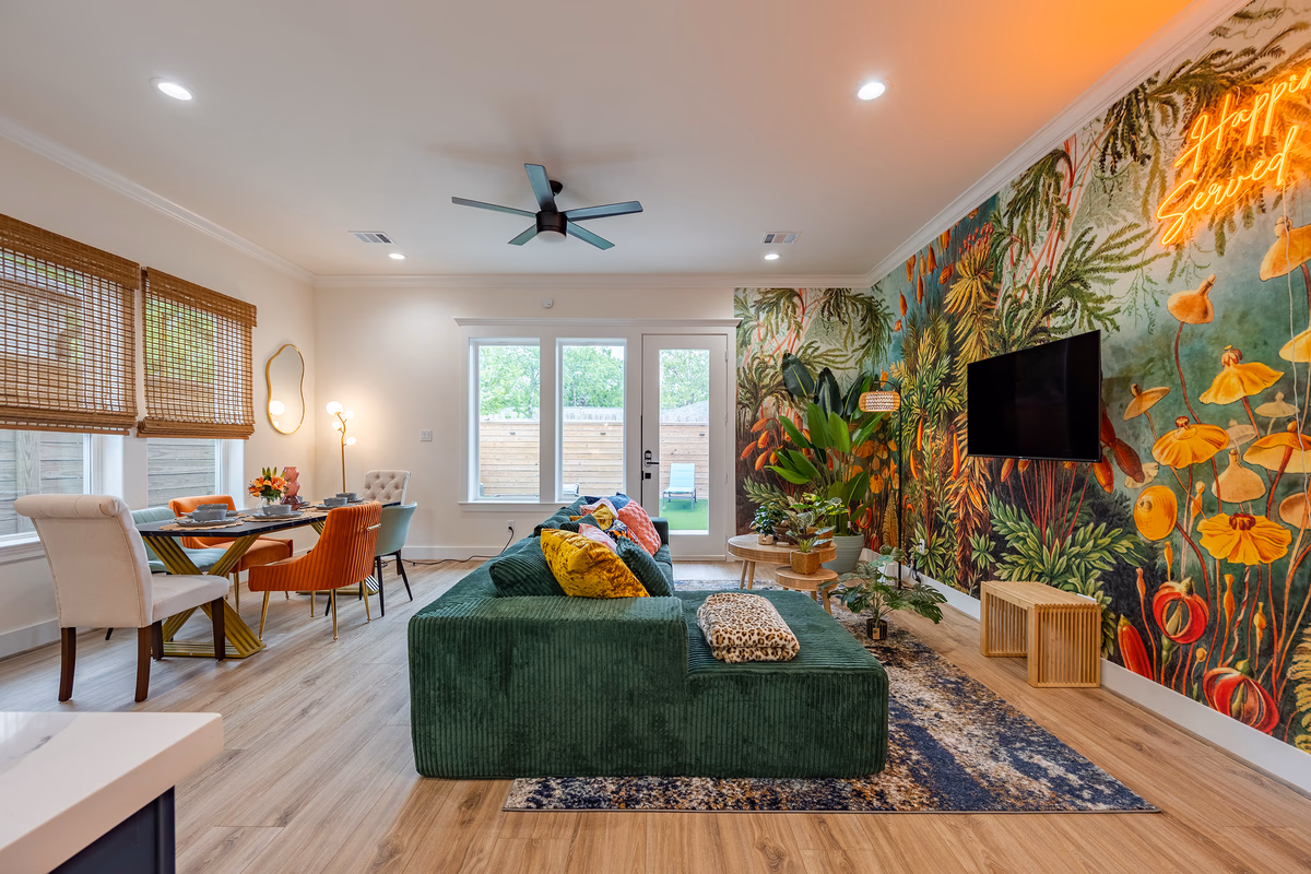 4 Bedrooms - 3 Bathrooms Jungle Haven House | King Bed! Game Room, w/ Parking