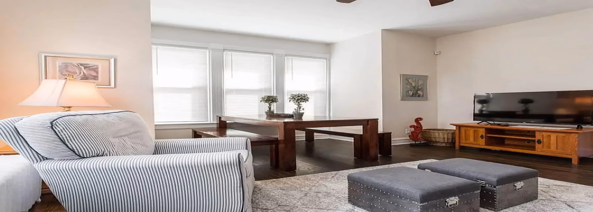 Great For Big Family w/2 Kitchens & 2 Living Rooms
