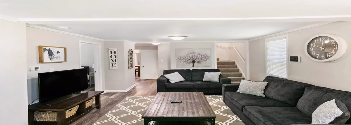 Cozy 2-Story House Near Downtown Libertyville