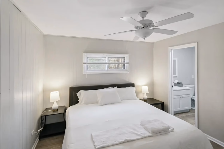https://upcdn.io/W23MTH6/image/uploads/2025/07/31/4jcP5hiHEy-618%20South%20Stewart%20Ave15.jpg?f=avif&w=900&h=500&fit=cover&quality=60