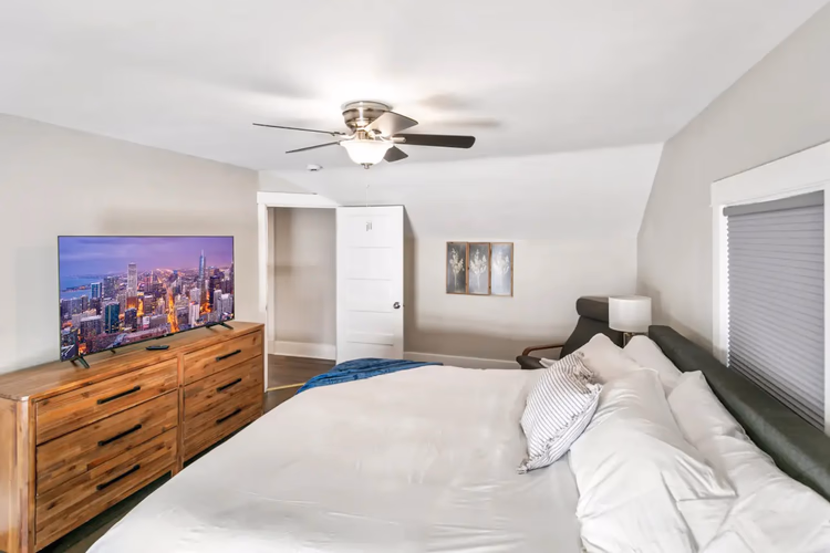 https://upcdn.io/W23MTH6/image/uploads/2025/07/31/4jcNx7hLLL-620%201st%20Street17.jpg?f=avif&w=900&h=500&fit=cover&quality=60