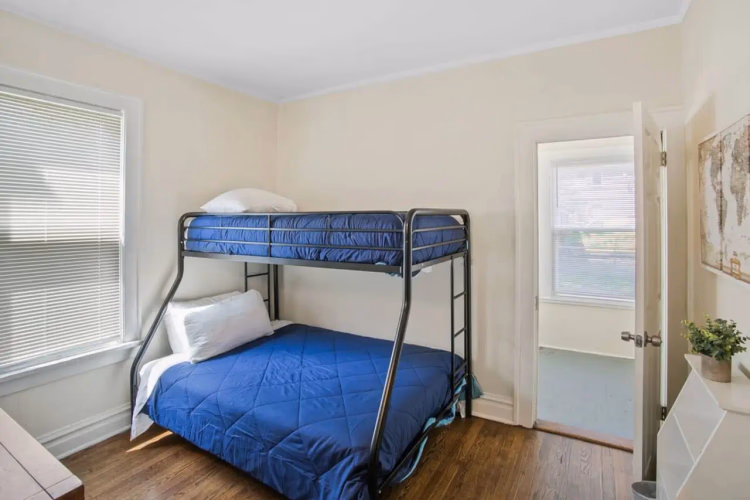 https://upcdn.io/W23MTH6/image/uploads/2025/08/03/4jbugJCkAa-518%20North%20Sheridan%2011.jpeg?f=avif&w=900&h=500&fit=cover&quality=60