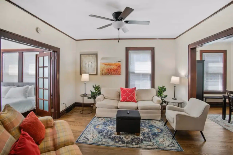 https://upcdn.io/W23MTH6/image/uploads/2025/08/03/4jbugJPN3L-518%20North%20Sheridan%206.jpeg?f=avif&w=900&h=500&fit=cover&quality=60