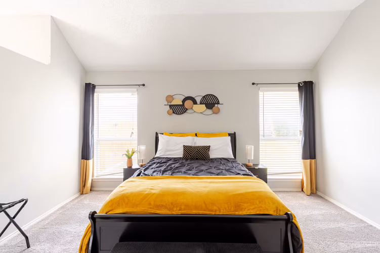https://upcdn.io/W23MTH6/image/uploads/2025/08/05/4jbix1SrDJ-2025-03-28%2022_37_18-Your%20space%20preview%20-%20Listing%20editor%20-%20Airbnb.png?f=avif&w=900&h=500&fit=cover&quality=60