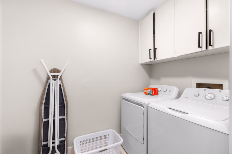 https://upcdn.io/W23MTH6/image/uploads/2025/08/05/4jbeRyuK6a-13-web-or-mls-DSC09540.jpeg?f=avif&w=900&h=500&fit=cover&quality=60
