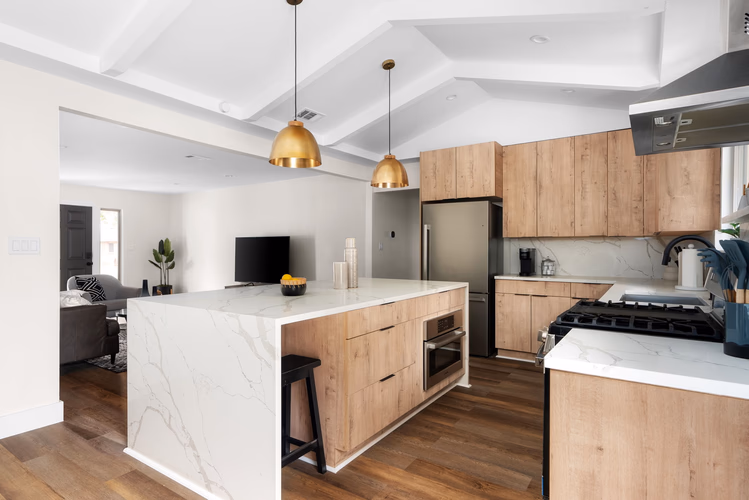 https://upcdn.io/W23MTH6/image/uploads/2025/08/05/4jbeRyuM9r-12-web-or-mls-DSC09598.jpeg?f=avif&w=900&h=500&fit=cover&quality=60