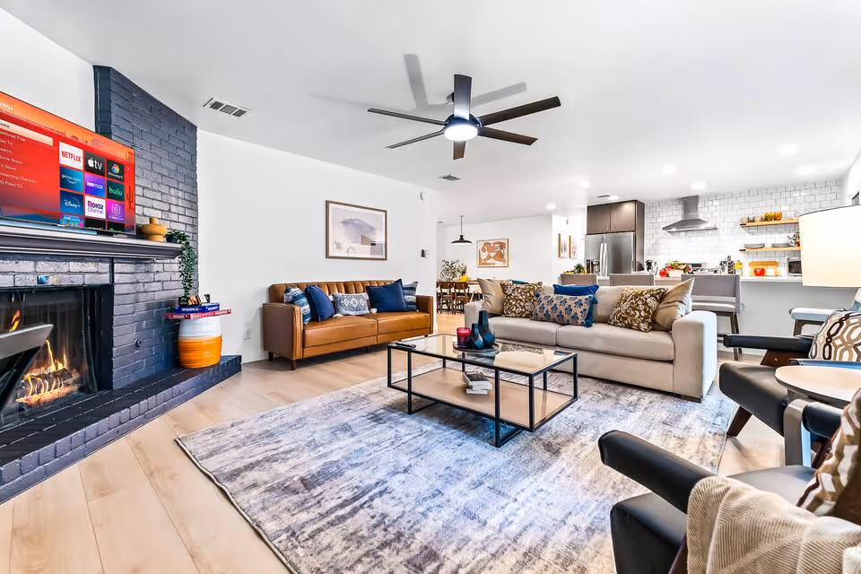 Modern Summer Retreat | 4BR+2Kings+DT+Games+BBQ!