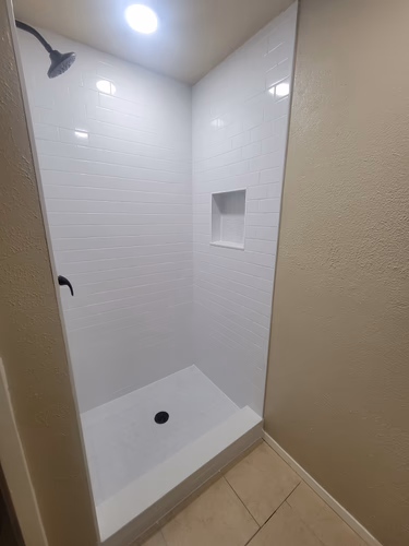 https://upcdn.io/W23MTH6/image/uploads/2025/08/10/4jb5hUpij7-Full%20Bathroom%202%20Img02.jpg?f=avif&w=900&h=500&fit=cover&quality=60