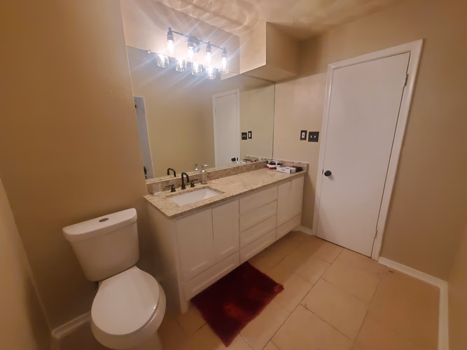 https://upcdn.io/W23MTH6/image/uploads/2025/08/10/4jb5hUoSEM-Master%20Bathroom%20Pic%2001.jpg?f=avif&w=900&h=500&fit=cover&quality=60