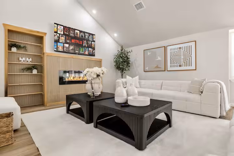https://upcdn.io/W23MTH6/image/uploads/2025/08/08/4jbMYeXDFV-living%20room.jpg?f=avif&w=900&h=500&fit=cover&quality=60