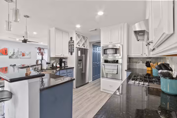 https://upcdn.io/W23MTH6/image/uploads/2025/08/13/4jahLFzUGZ-KITCHEN.avif?f=avif&w=900&h=500&fit=cover&quality=60