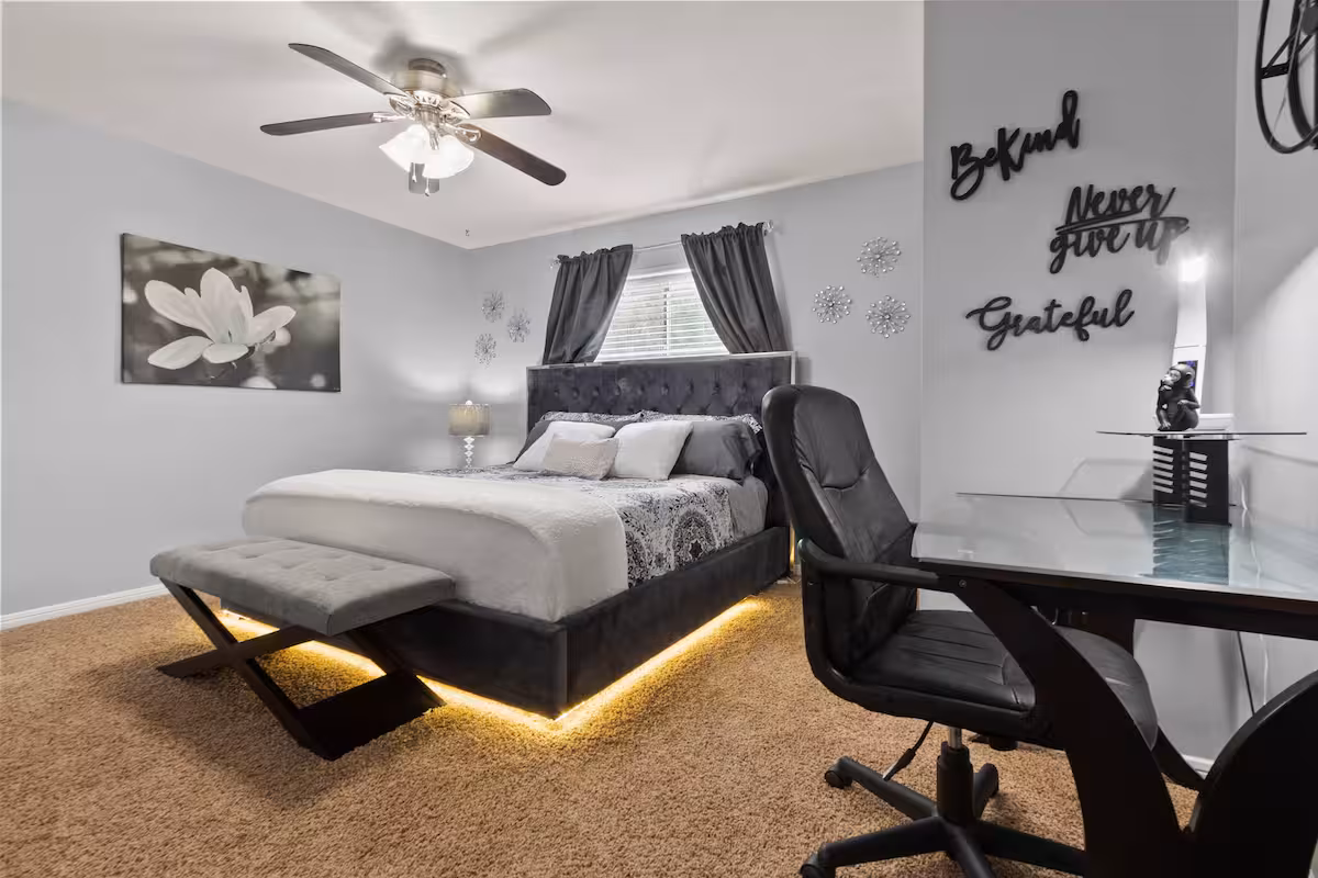 Modern 4BR Retreat Extended Stay Ideal. SW Houston