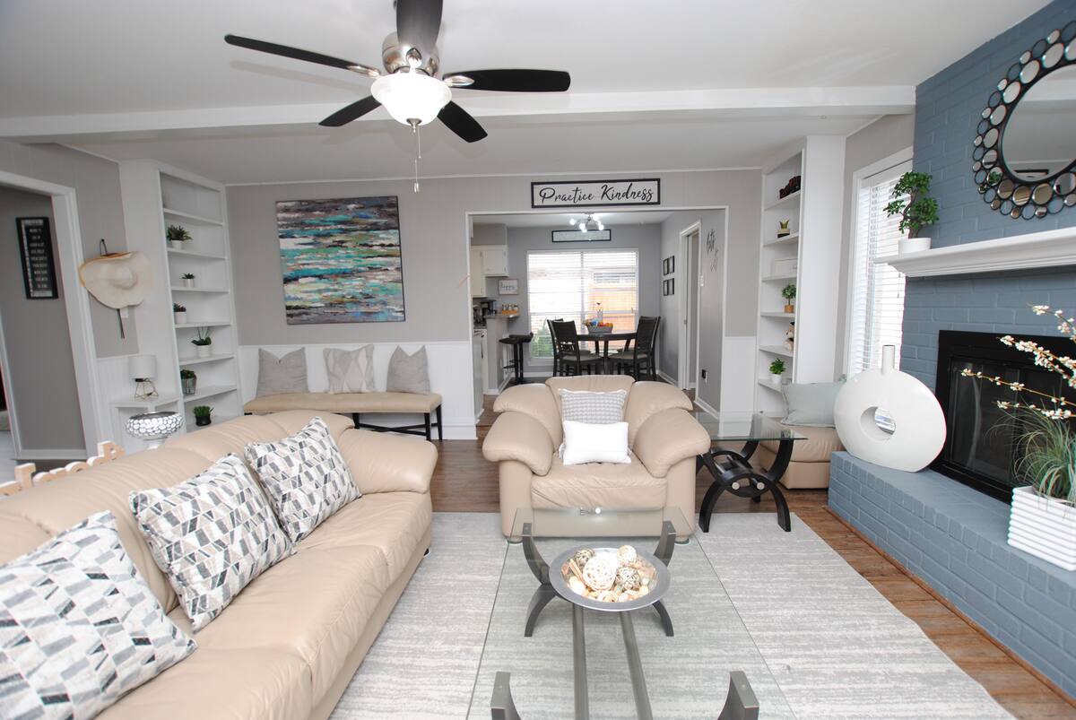 Blissful 4BR Retreat + Pool | SW Houston-Katy Spot