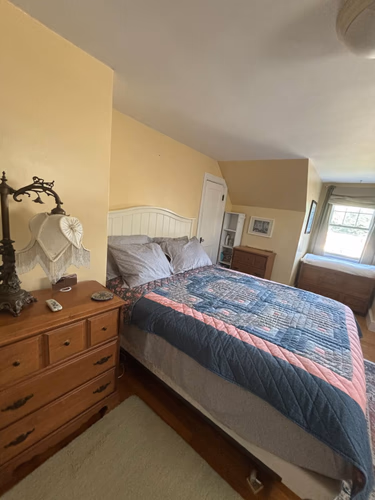 https://upcdn.io/W23MTH6/image/uploads/2025/08/13/4jaavTMm4y-bedroom%201.jpeg?f=avif&w=900&h=500&fit=cover&quality=60