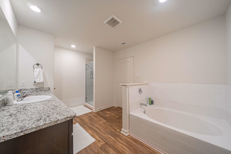 https://upcdn.io/W23MTH6/image/uploads/2025/08/14/4jaZgWWCKG-7216JebsonPass-32.jpg?f=avif&w=900&h=500&fit=cover&quality=60