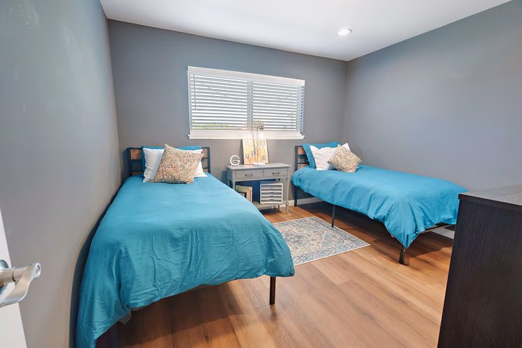 https://upcdn.io/W23MTH6/image/uploads/2025/08/19/4jZoUseaFJ-19-web-or-mls-DSC00804.jpg?f=avif&w=900&h=500&fit=cover&quality=60