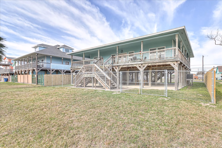 https://upcdn.io/W23MTH6/image/uploads/2025/08/21/4jZaSsMS8F-1_3942%20Laguna%20Shores_ues%20this%20one.jpg?f=avif&w=900&h=500&fit=cover&quality=60