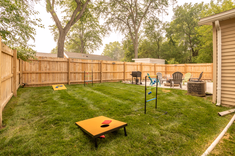 https://upcdn.io/W23MTH6/image/uploads/2025/08/24/4jZAH3wmCi-Molly_Nicia_Tamarack-58%20smaller.jpg?f=avif&w=900&h=500&fit=cover&quality=60