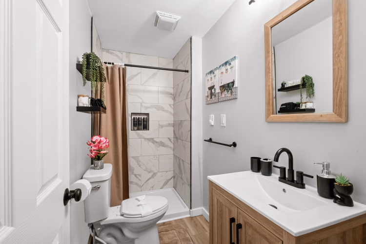 https://upcdn.io/W23MTH6/image/uploads/2025/08/25/4jZ6tXNe5M-bathroom%201%20-%201.jpg?f=avif&w=900&h=500&fit=cover&quality=60