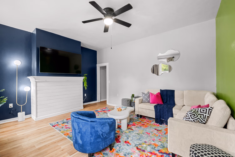 https://upcdn.io/W23MTH6/image/uploads/2025/08/25/4jZ6trXt6k-living%20room%204.jpg?f=avif&w=900&h=500&fit=cover&quality=60