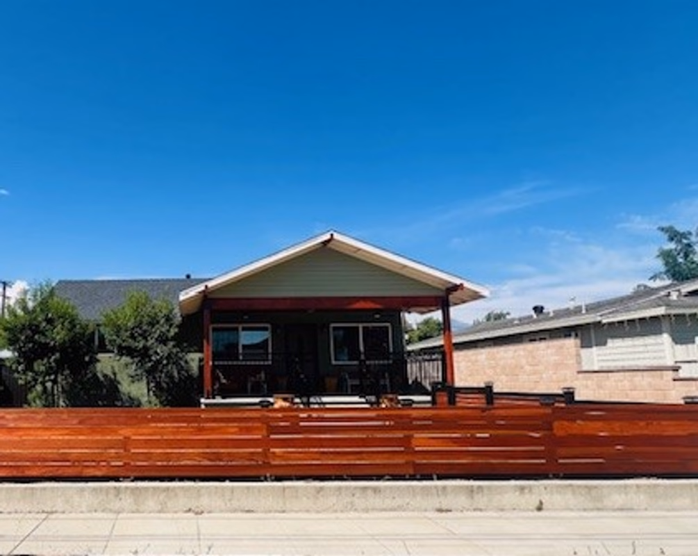 LA VERNE, CA 2 BED 2 BATH 2 CAR PARKING