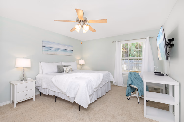 https://upcdn.io/W23MTH6/image/uploads/2025/08/27/4jYr43qfFi-moore_real_estate_photo-22.jpg?f=avif&w=900&h=500&fit=cover&quality=60