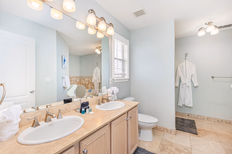 https://upcdn.io/W23MTH6/image/uploads/2025/08/27/4jYr3jsuCp-moore_real_estate_photo-25.jpg?f=avif&w=900&h=500&fit=cover&quality=60