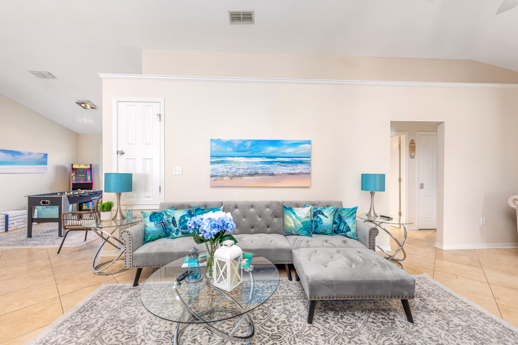 https://upcdn.io/W23MTH6/image/uploads/2025/08/27/4jYr5cMnDx-moore_real_estate_photo-14.jpg?f=avif&w=900&h=500&fit=cover&quality=60