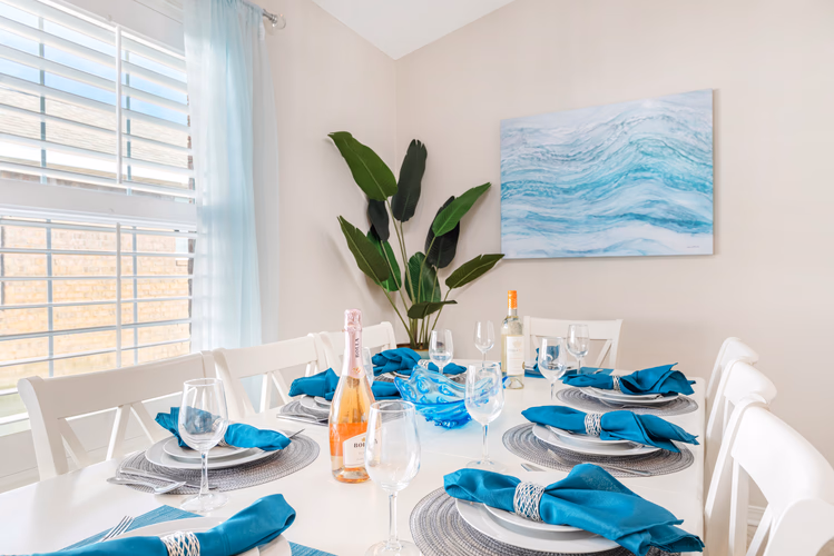 https://upcdn.io/W23MTH6/image/uploads/2025/08/27/4jYr3XLkuF-moore_real_estate_photo-29.jpg?f=avif&w=900&h=500&fit=cover&quality=60