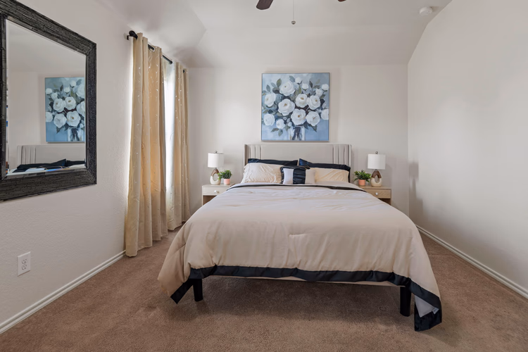 https://upcdn.io/W23MTH6/image/uploads/2025/09/04/4jXnpaeJ8i-13-web-or-mls-1723-bonnyton-ln.jpg?f=avif&w=900&h=500&fit=cover&quality=60