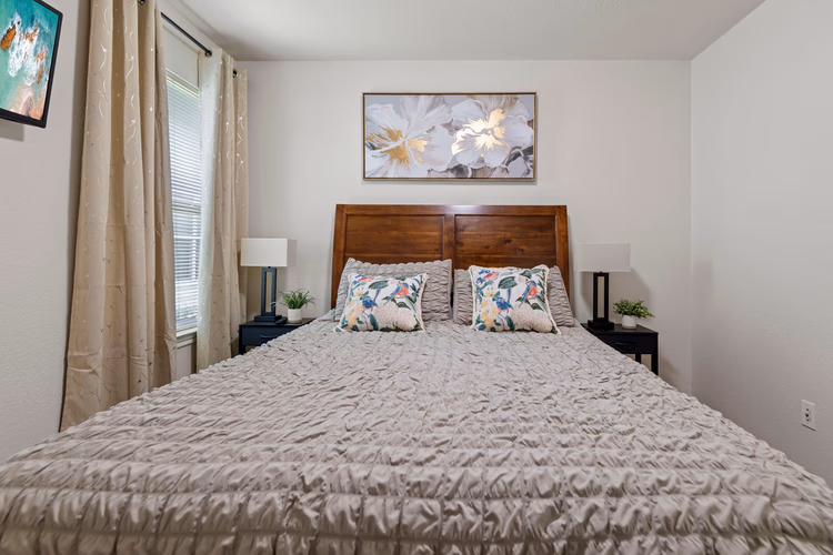 https://upcdn.io/W23MTH6/image/uploads/2025/09/04/4jXnpad1JY-11-web-or-mls-1723-bonnyton-ln.jpg?f=avif&w=900&h=500&fit=cover&quality=60