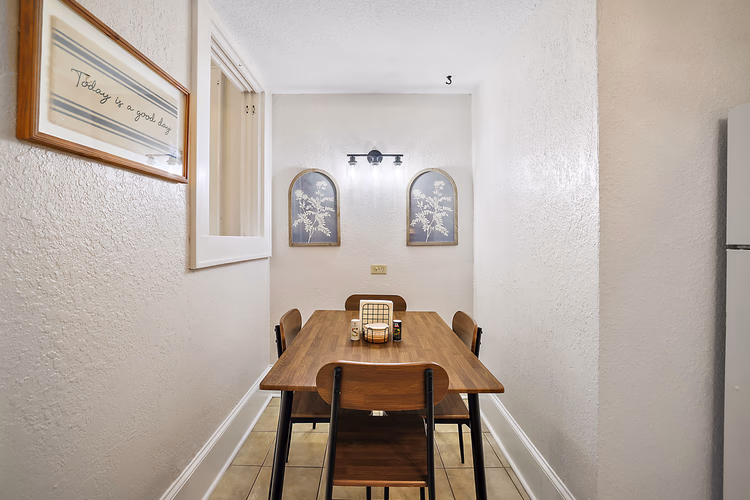 https://upcdn.io/W23MTH6/image/uploads/2025/09/04/4jXi75BWDt-128%20E%20Magnolia%20Ave%20Apt%204%20-54.jpg?f=avif&w=900&h=500&fit=cover&quality=60