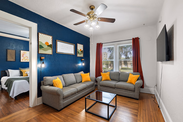 https://upcdn.io/W23MTH6/image/uploads/2025/09/04/4jXi7CMC9X-128%20E%20Magnolia%20Ave%20Apt%204%20%20%20-32.jpg?f=avif&w=900&h=500&fit=cover&quality=60