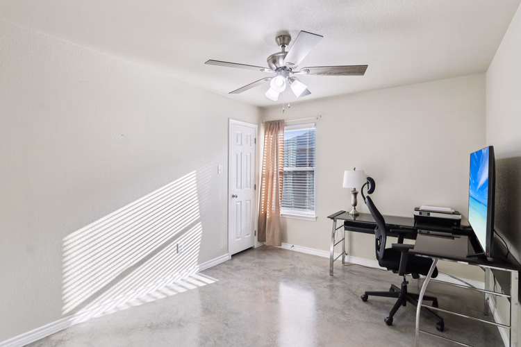 https://upcdn.io/W23MTH6/image/uploads/2025/09/05/4jXbJAuw5R-24-web-or-mls-Liberation%20Ln-S1908-024.jpeg?f=avif&w=900&h=500&fit=cover&quality=60